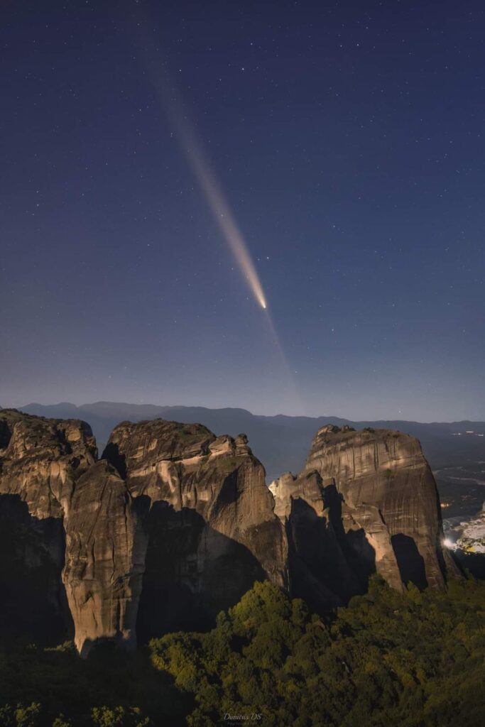 Anti-tail of Tsuchinshan-ATLAS on Oct 19, 2024 by Dimitris Dedes - Meteora Rocks Kalabaka, Thessaly, Greece.